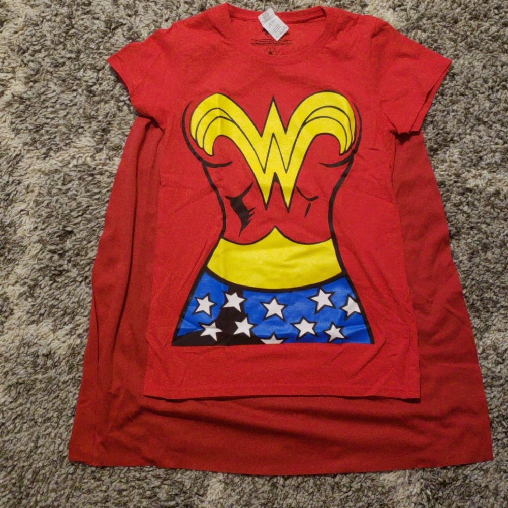 Wonder Woman Tee with Detachable Cape